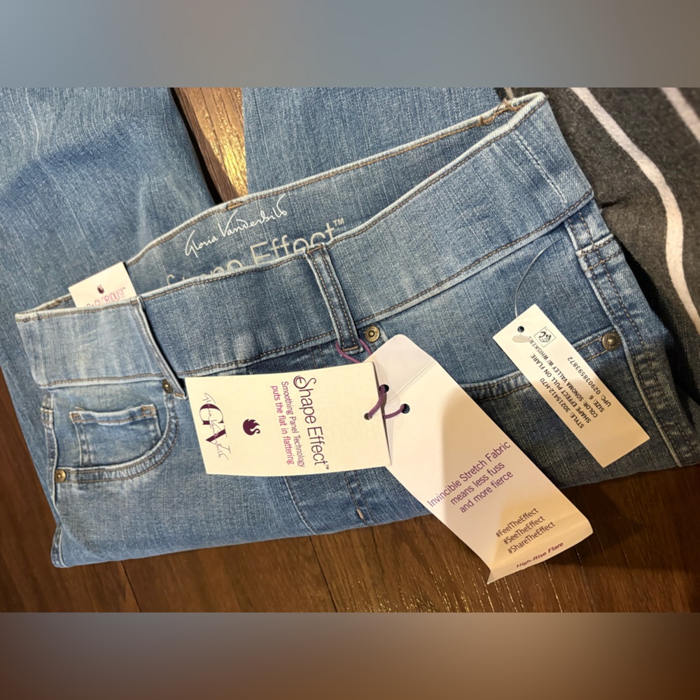 Gloria Vanderbilt Petite Shape Effect Flare Tummy-Control Jeans - Picture 8 of 8